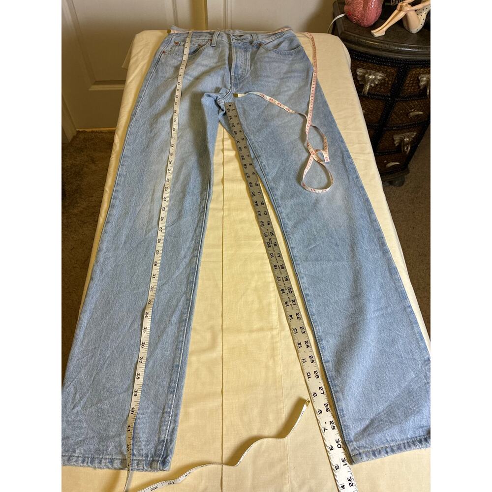 Levi’s 501 women’s Jeans Light Wash Button Fly Straight Leg Size 27x32 classic